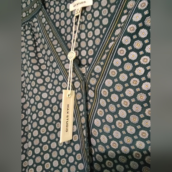 Max Studio Crepe Blouse With Surplice Front Size M - Picture 4 of 9